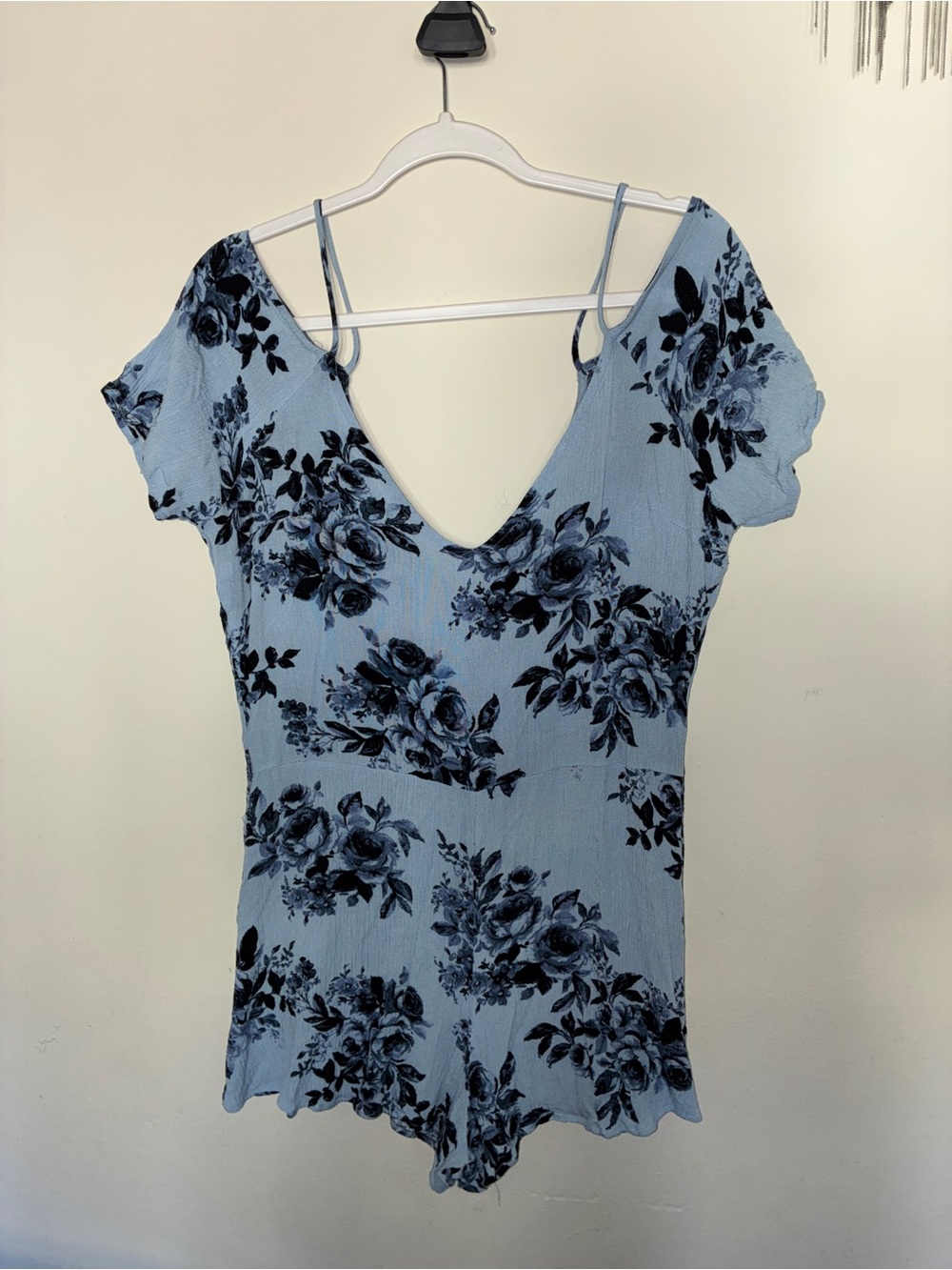 Kendall & Kylie Blue Floral V-Neck Short Sleeve Romper -Large